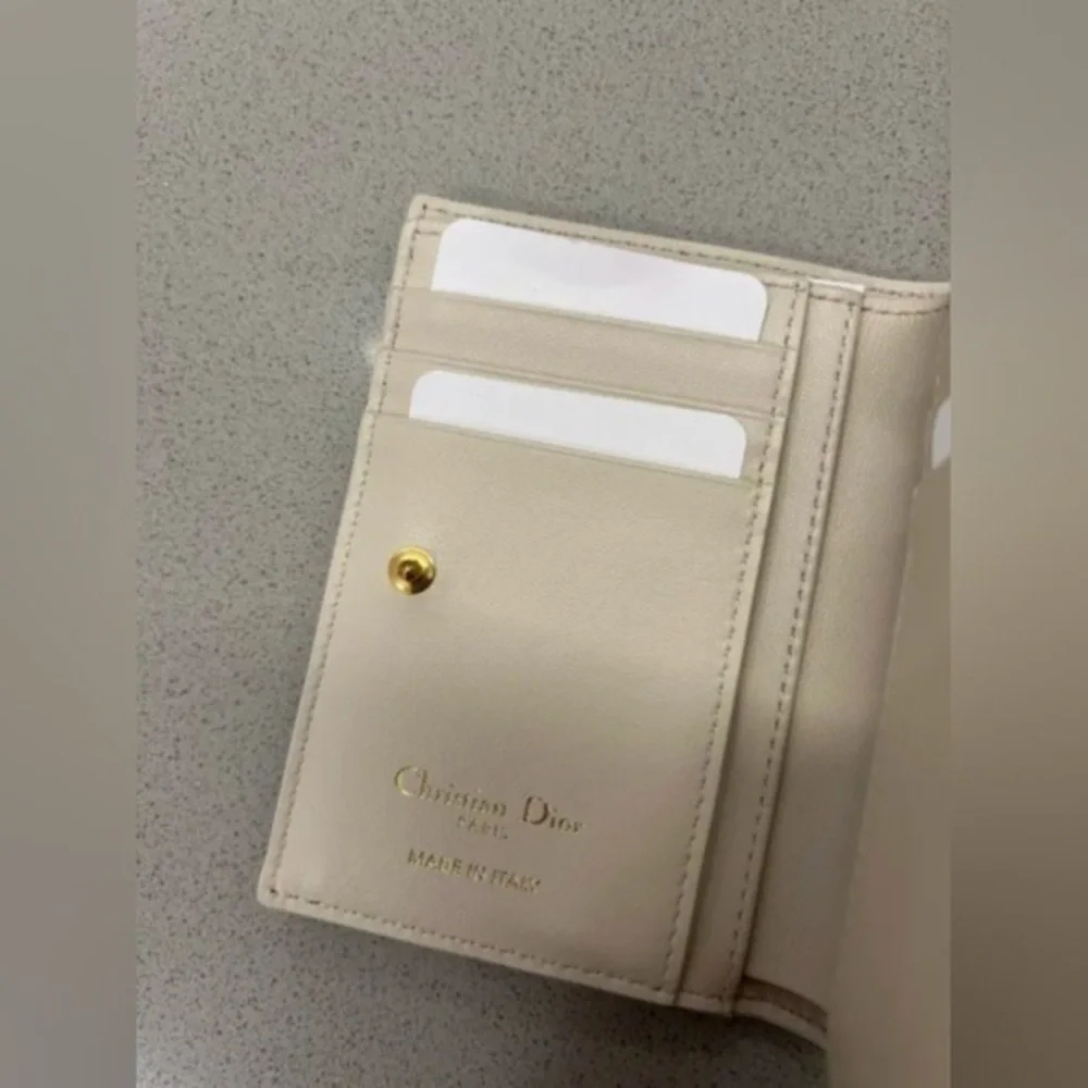 Dior 30 Montaigne Dahlia Wallet